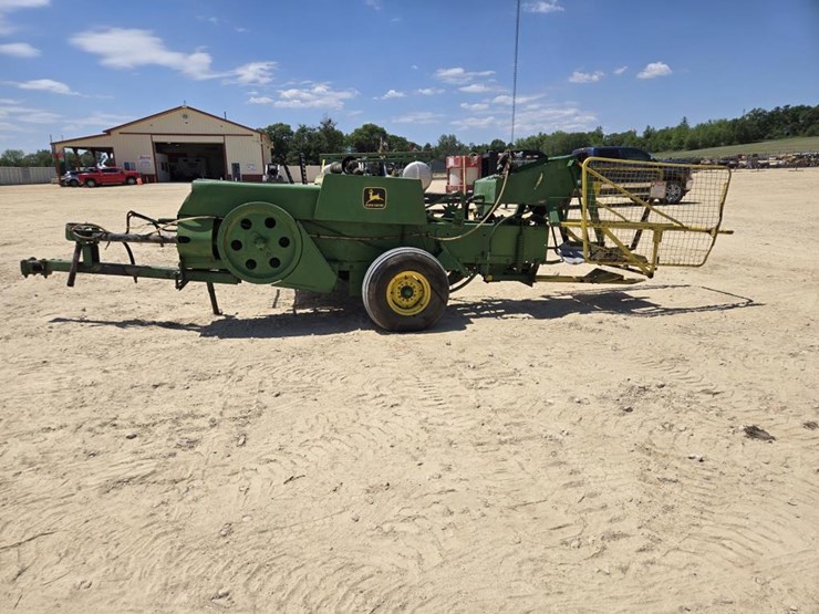john-deere-336-image-17