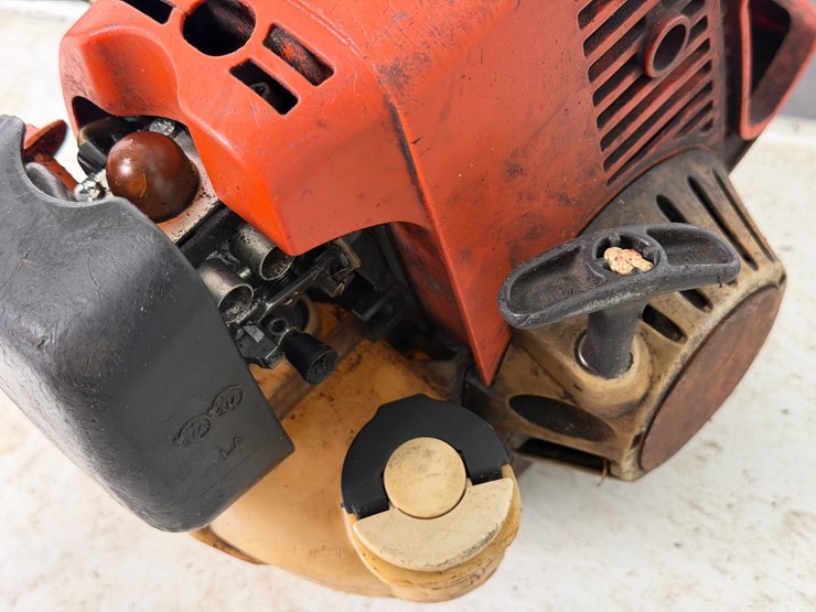#6051-•-stihl-string-trimmer-image-3