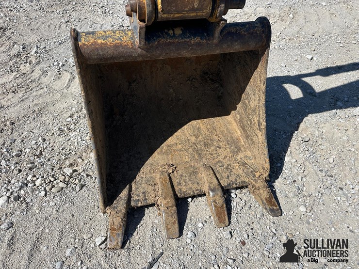 2005-deere-35c-image-13