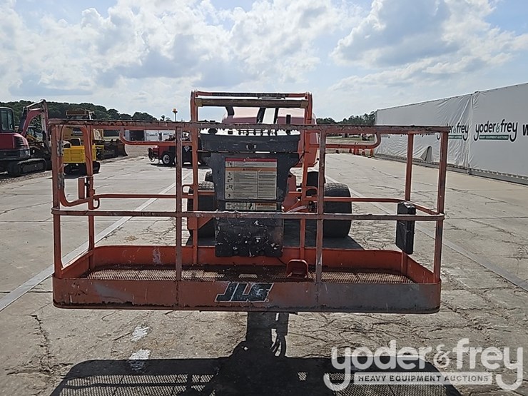 2018-jlg-400s-image-11