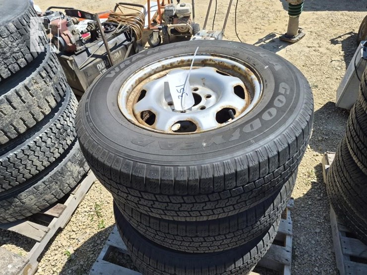 truck-tires-image-2