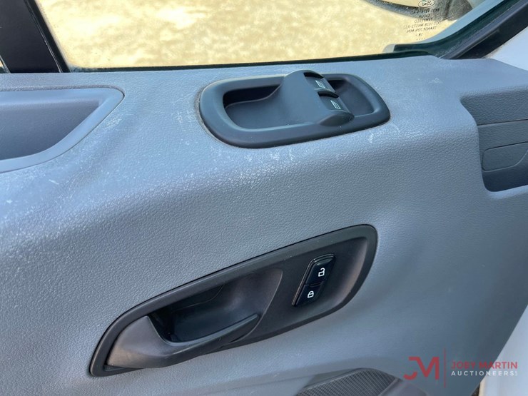 2019-ford-transit-image-19