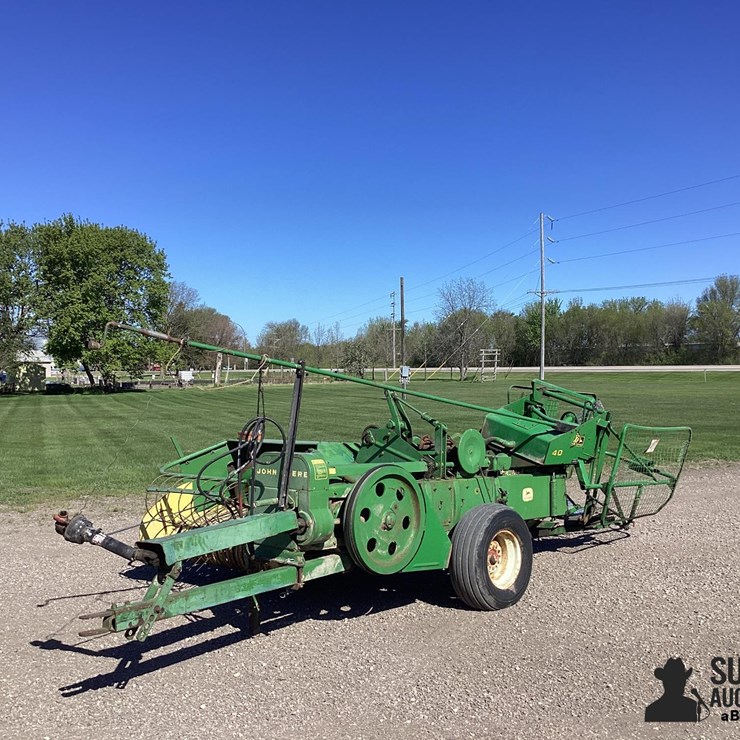 JOHN DEERE 24T
