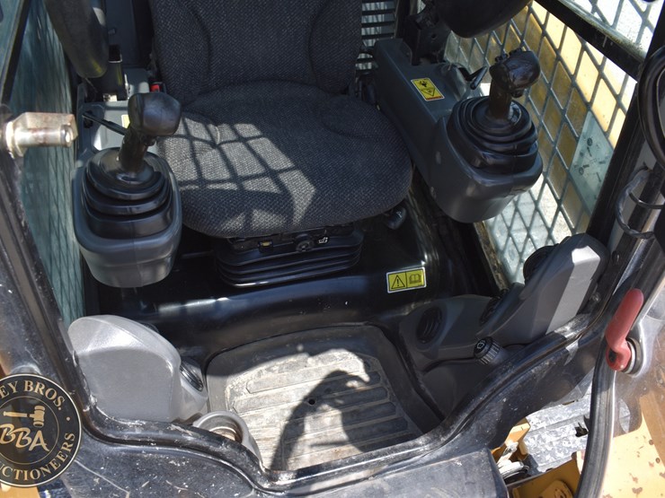 2019-caterpillar-259d-image-40