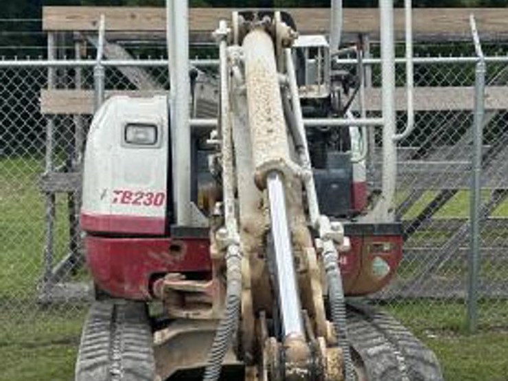 takeuchi-tb230-image-2