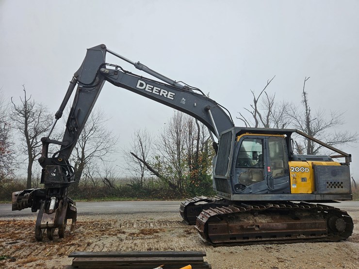 2010-deere-200d-lc-image-4