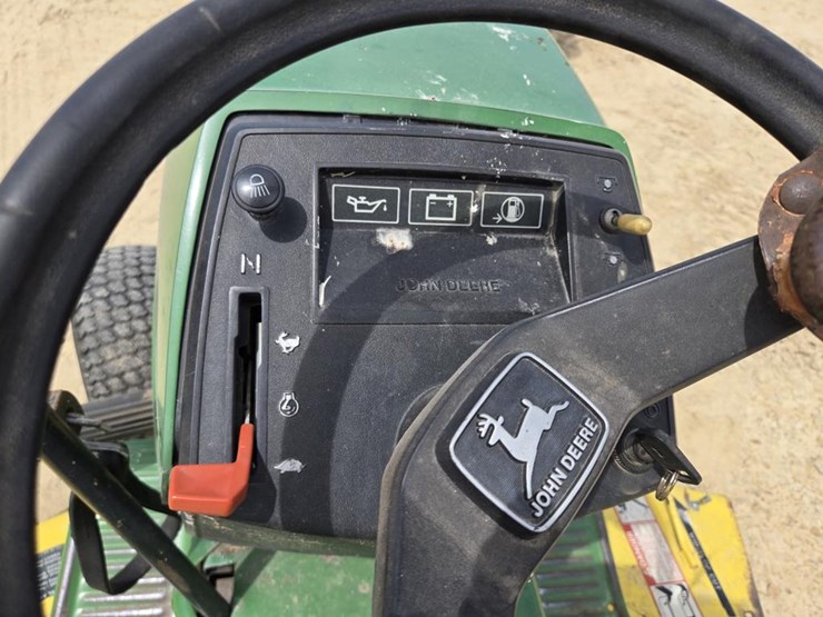 john-deere-180-image-10