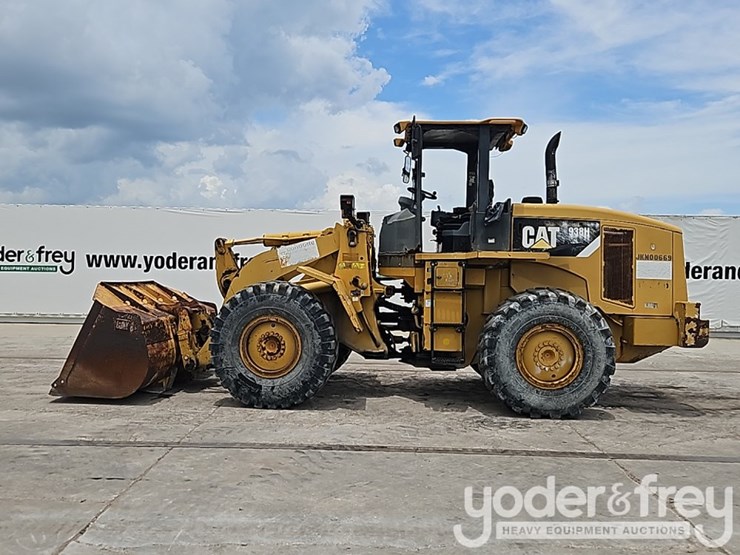 2009-caterpillar-938h-image-3