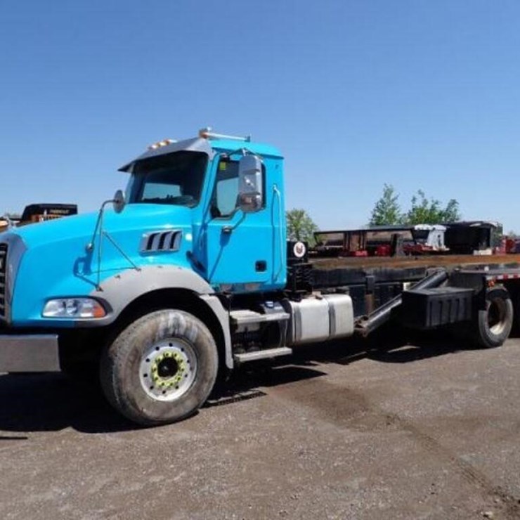 2015 MACK GRANITE GU813