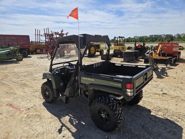 john-deere-gator-image-11