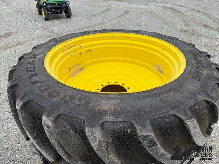 john-deere-12-image-17