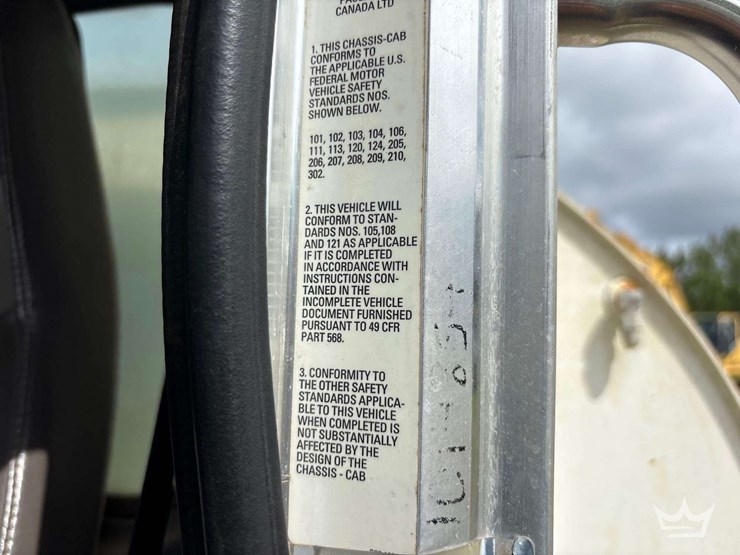 2017-peterbilt-337-image-7
