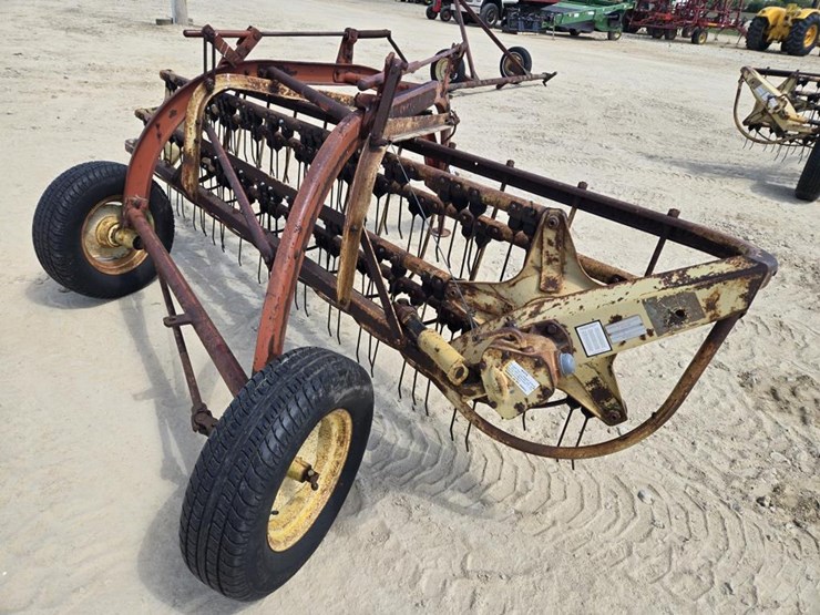 new-holland-260-image-3