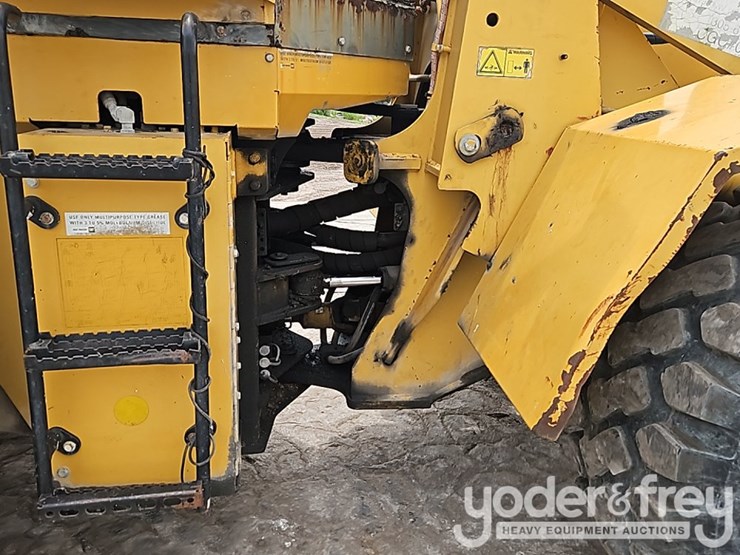 2009-caterpillar-938h-image-9