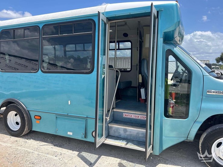 2017-ford-e450-image-19