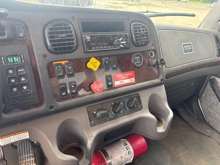 2020-freightliner-m2-106-image-56