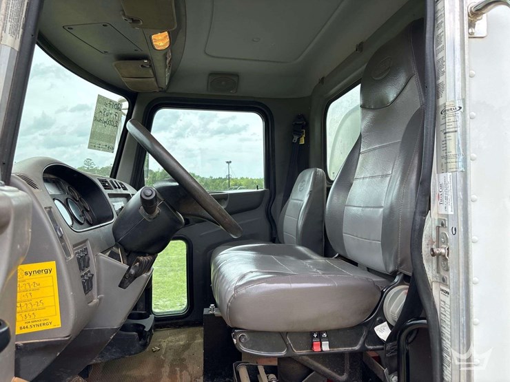2017-peterbilt-337-image-30