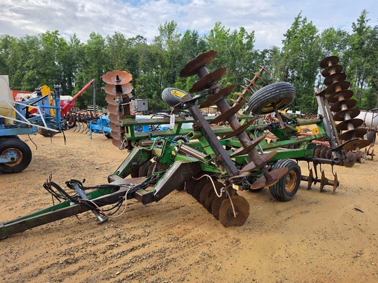 john-deere-630-image-1