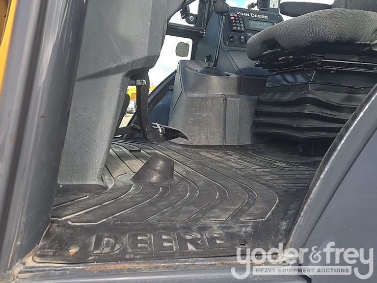 2020-deere-310sl-image-41