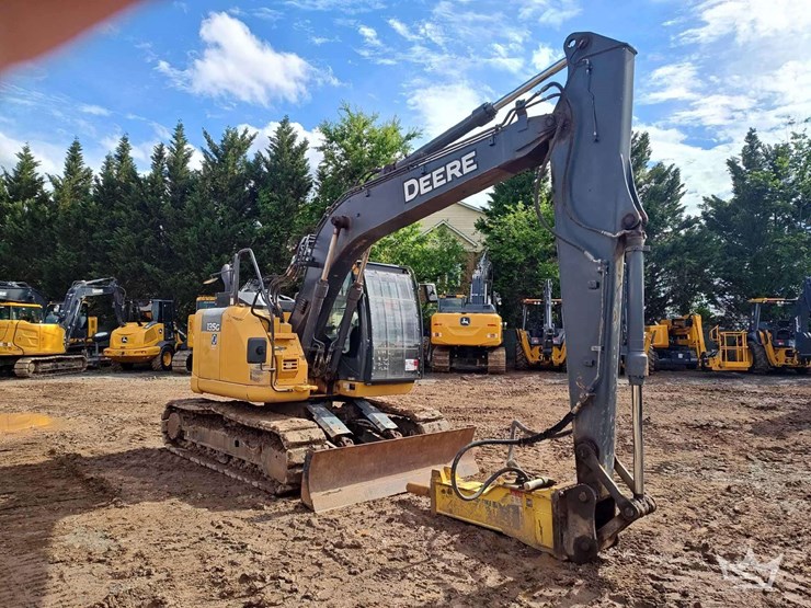 2020-deere-135g-image-2