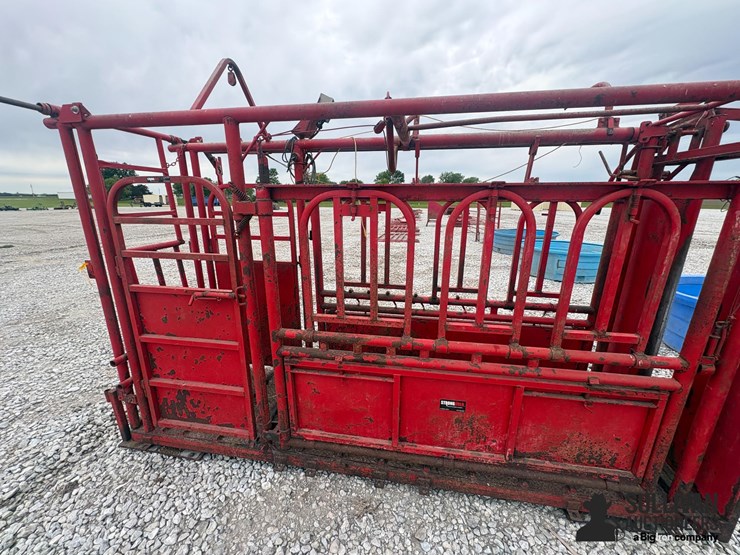 stronghold-cattle-chute-image-15