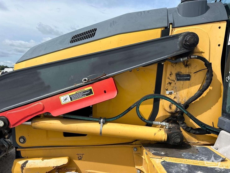 deere-410l-image-29