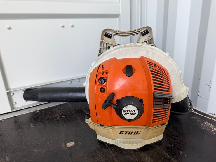 #6028-•-stihl-br-700-backpack-leaf-blower-image-1