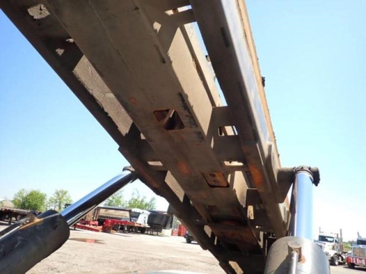 2015-mack-granite-gu813-image-87