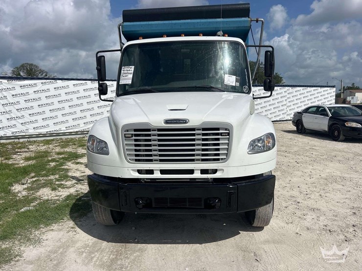 2015-freightliner-m2-106-image-28