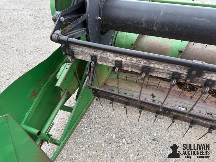 john-deere-220-image-11