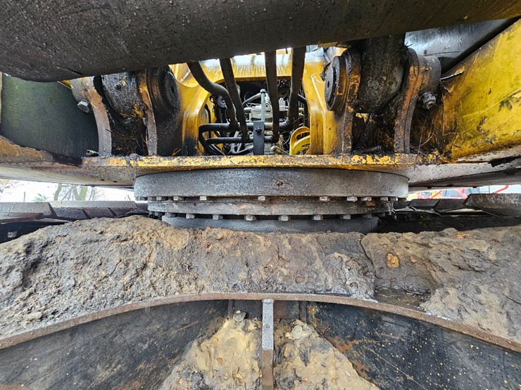 2010-deere-200d-lc-image-55