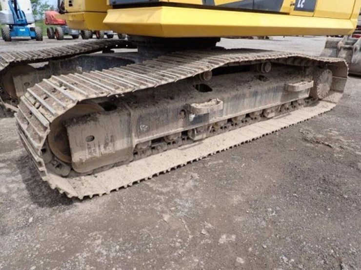 2022-komatsu-pc210-lc-11-image-37
