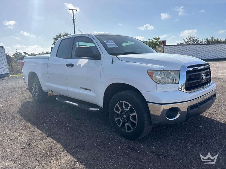2011-toyota-tundra-image-2