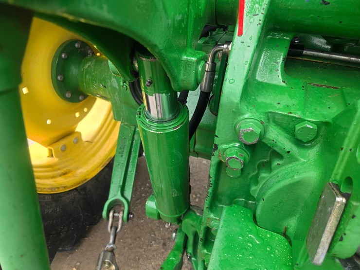 john-deere-6105d-image-58