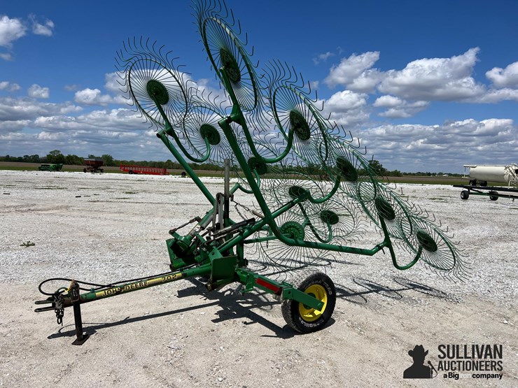 john-deere-702-image-1