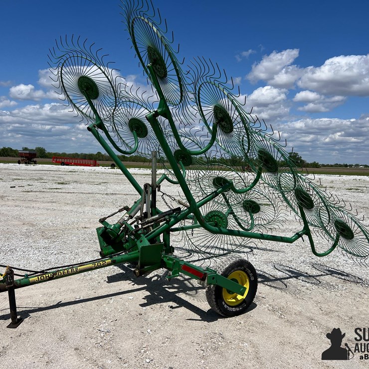 JOHN DEERE 702