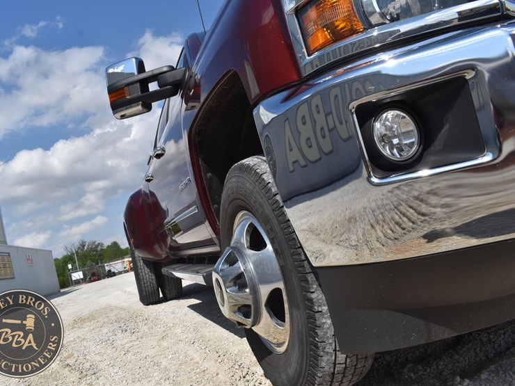 2017-chevrolet-silverado-3500hd-ltz-image-16