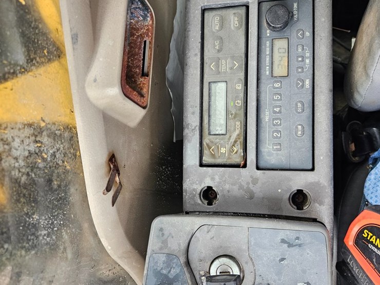 2010-deere-200d-lc-image-41