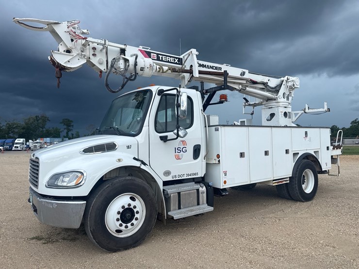 2020-freightliner-m2-106-image-32