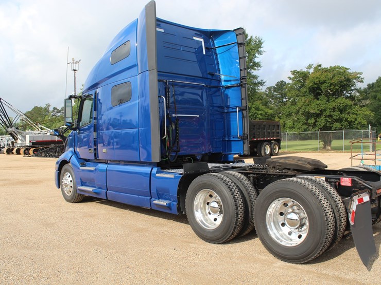 #16232-•-2019-volvo-tractor-truck-image-4