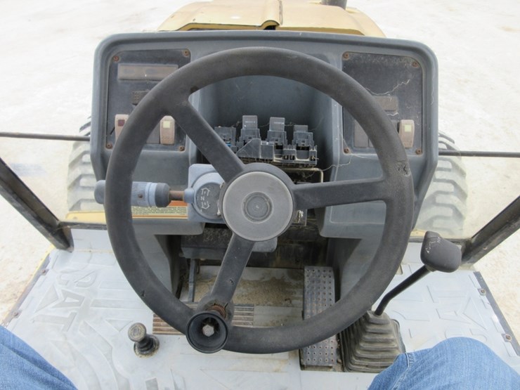 2022-caterpillar-416c-image-11