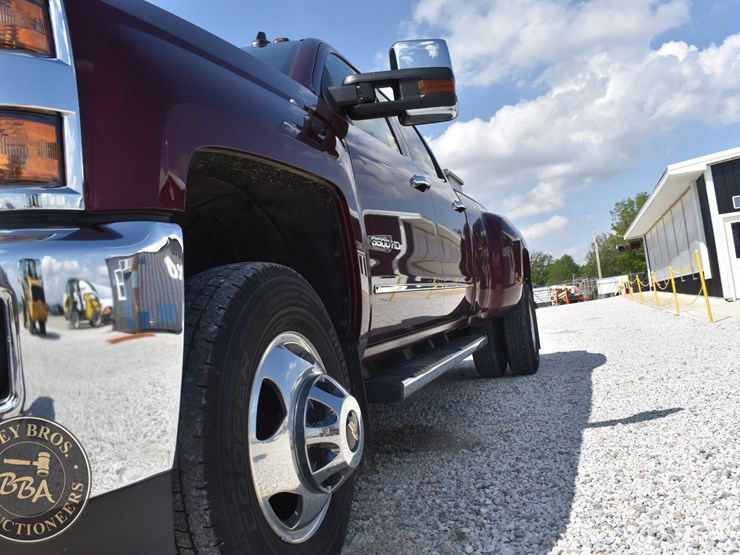 2017-chevrolet-silverado-3500hd-ltz-image-15