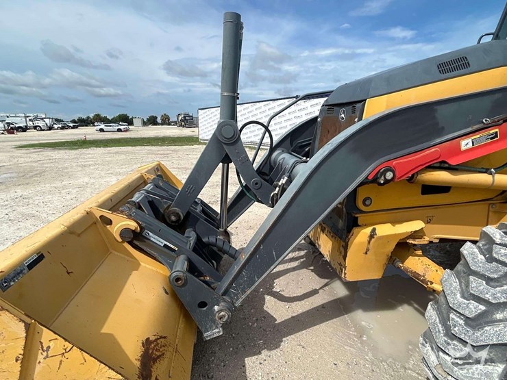 deere-410l-image-26
