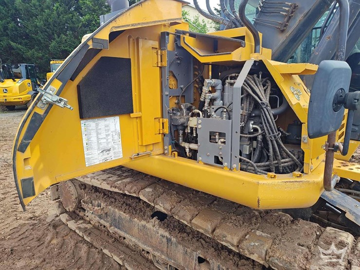2020-deere-135g-image-33