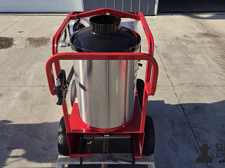 2026-magnum-4000-series-hot-water-pressure-washer-image-6