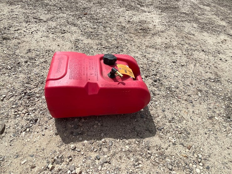 #2154-•-attwood-boat-gas-can-image-4