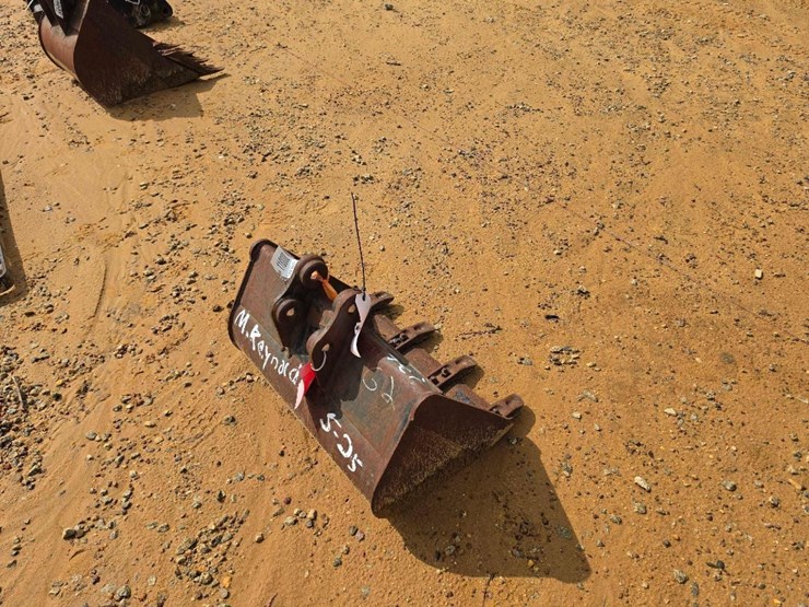 136---used-24"-jcb-bucket-image-3