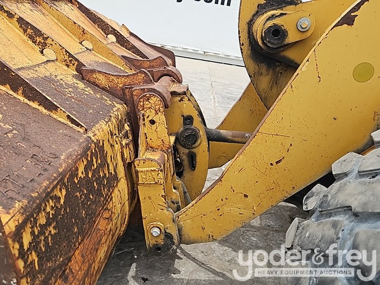 2009-caterpillar-938h-image-14