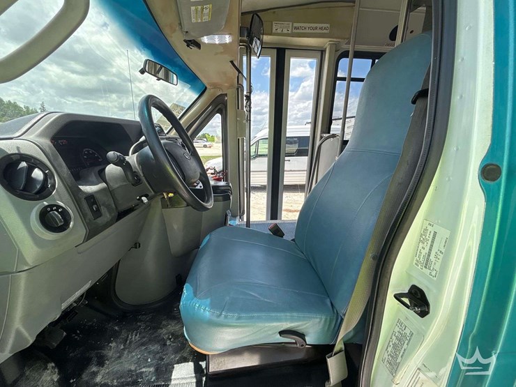 2017-ford-e450-image-12