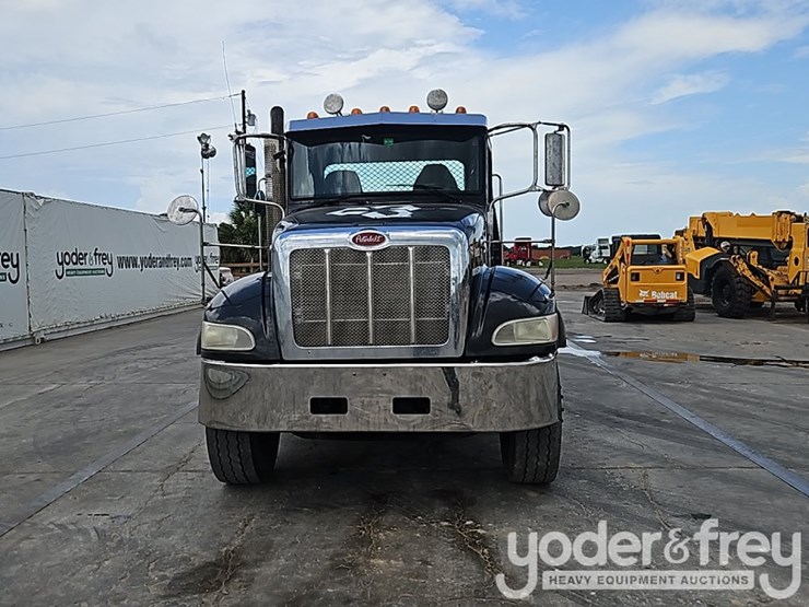2014-peterbilt-337-image-11
